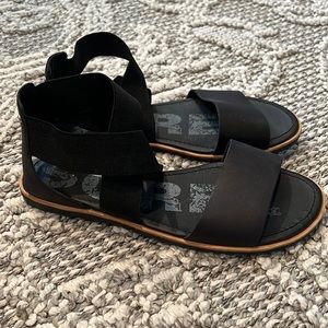 Sorel Ella cross strap sandal